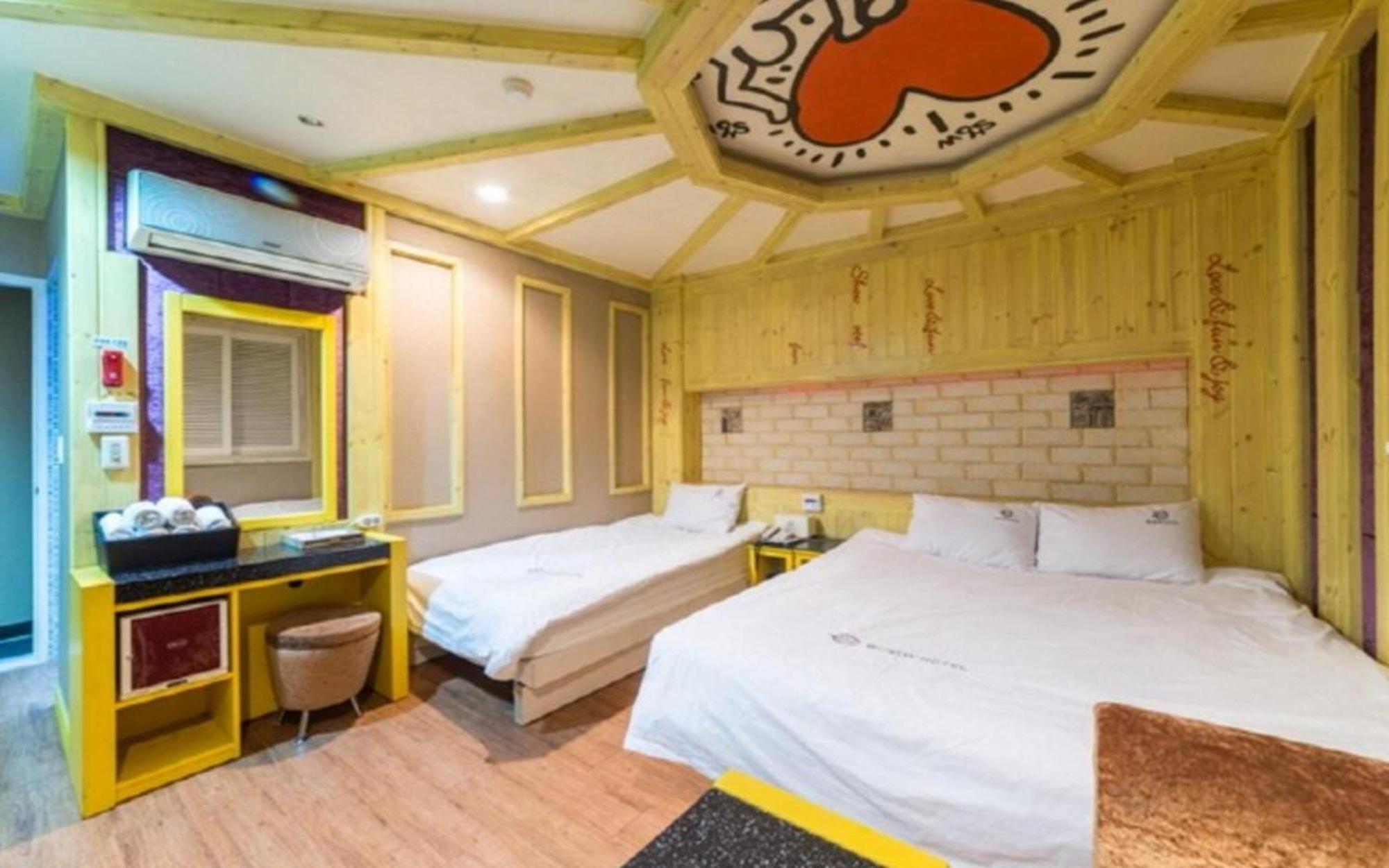 Show Hotel Haeundae Busan Bagian luar foto